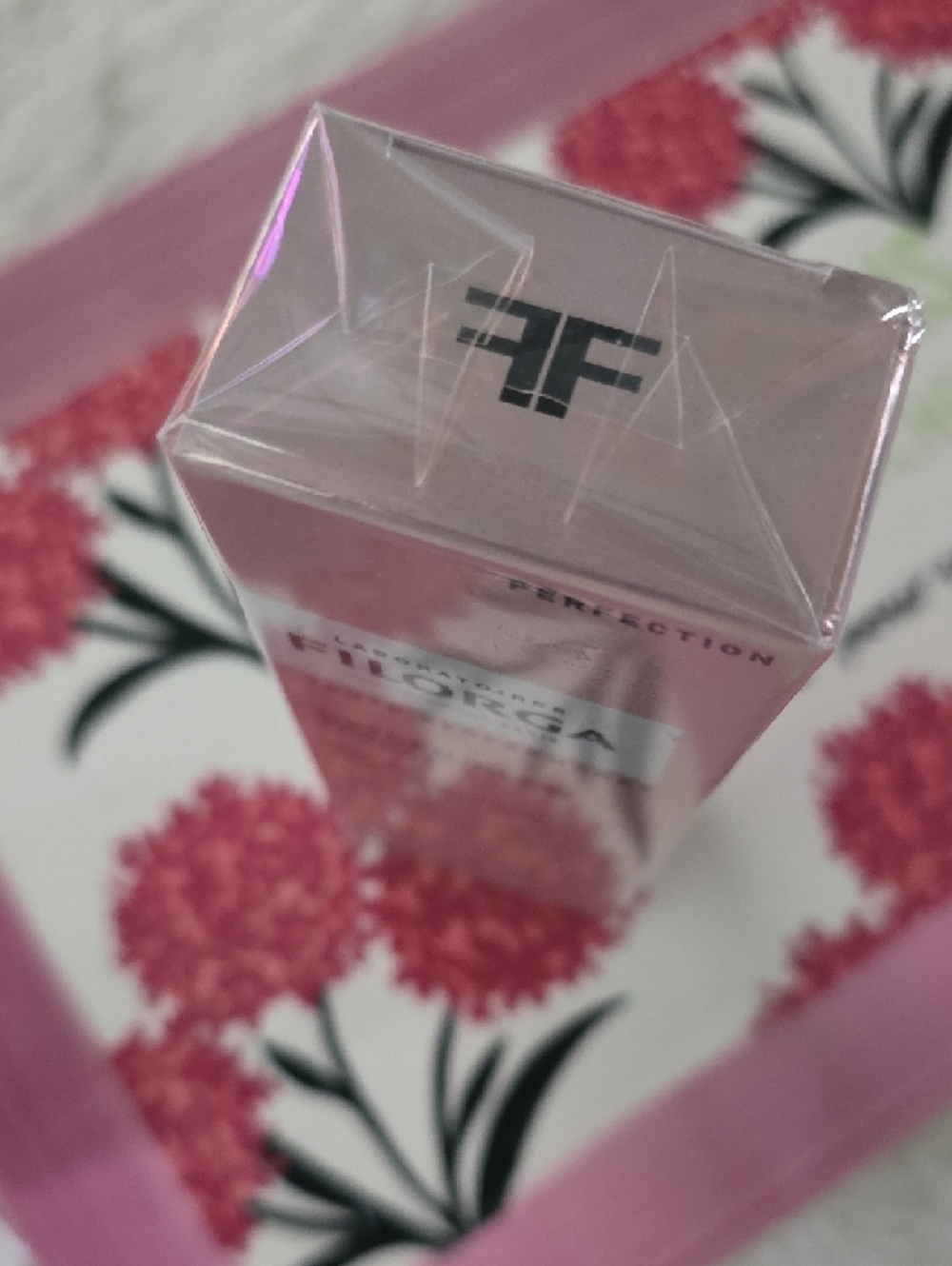 Filorga Oxygen-Glow Eyes - Youth Performance Super-Smoothing Radiance Eye Cream - Picture 4 of 5